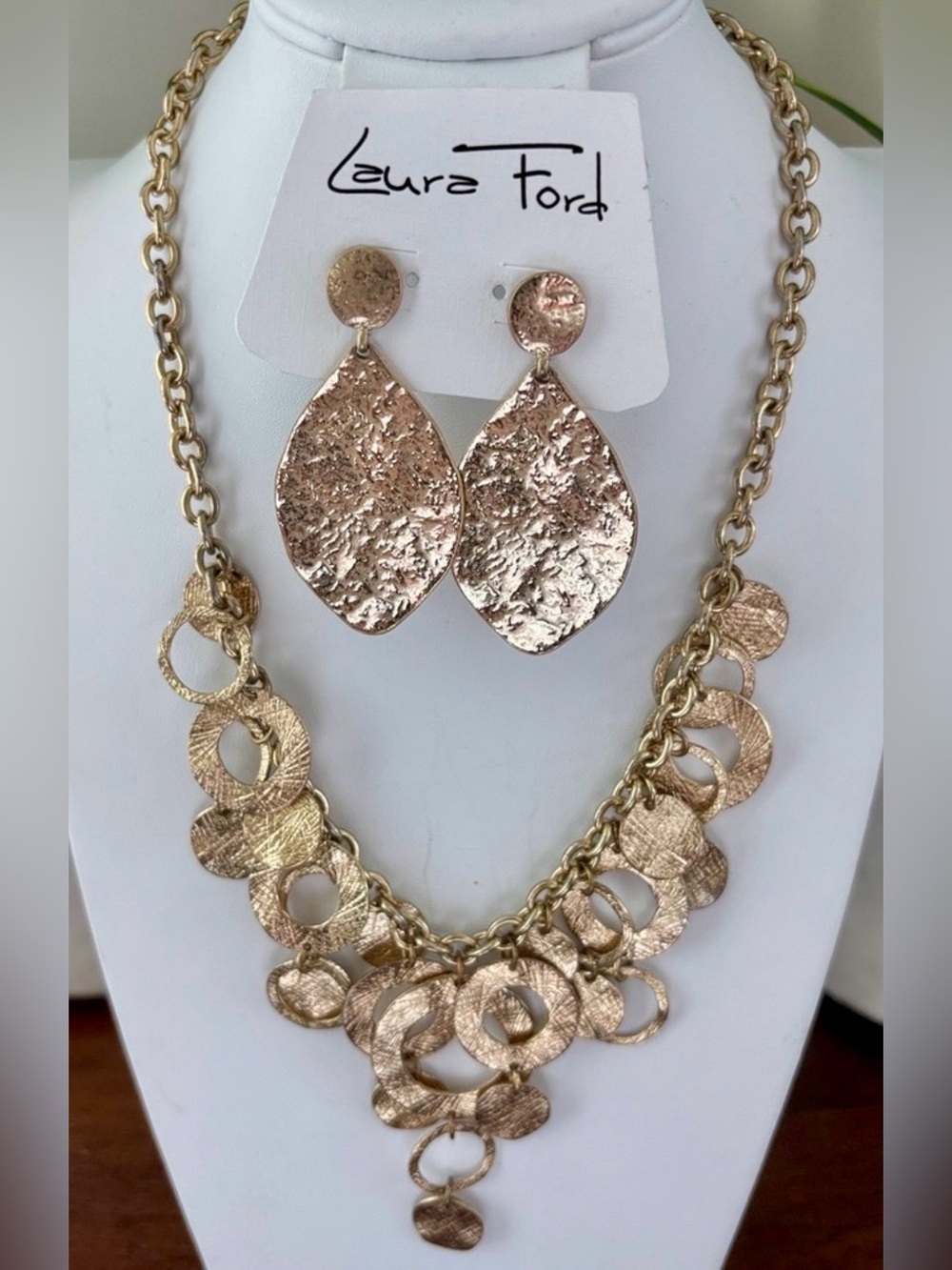 Laura Ford Bib Style multi hammered irregular circle/teardrop-shapes & earrings